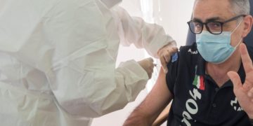 Covid, Pregliasco: “Domani farò quarta dose, importante in questa fase”
