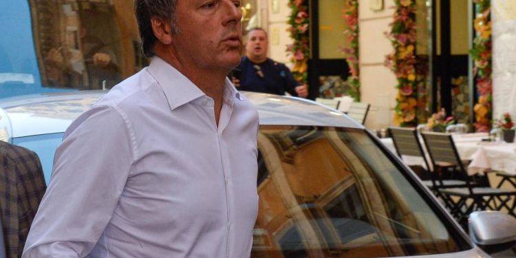 Crisi governo, Renzi: “O c’è Draghi o si vota”