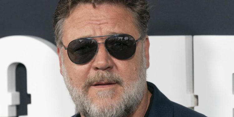 Russell Crowe al Colosseo con famiglia: “Ecco il mio vecchio ufficio”