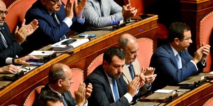 Draghi in Senato, Lega: “Serve nuovo governo”