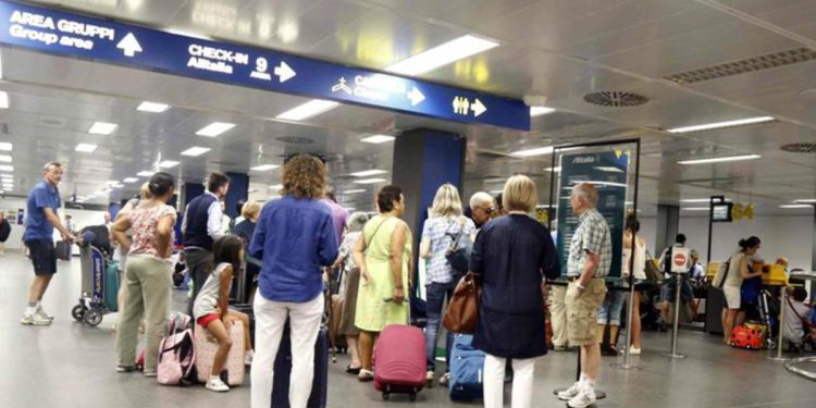 Caos voli, ira Codacons: “Pronta azione collettiva per danneggiati”