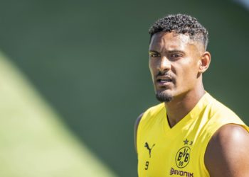 Sebastian Haller ha tumore a testicoli, attaccante Borussia Dortmund si ferma