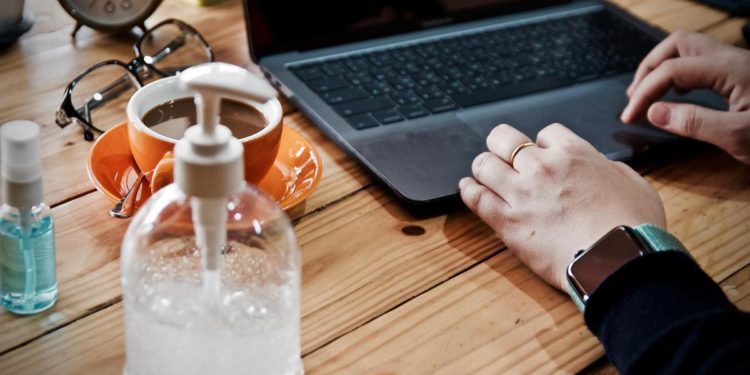 Smart working, verso la proroga per fragili e genitori di under 14