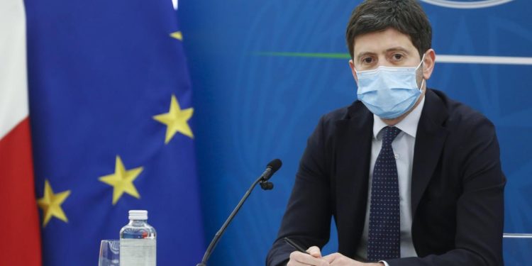 Covid Italia, Speranza: “A settembre nuova campagna vaccinale”