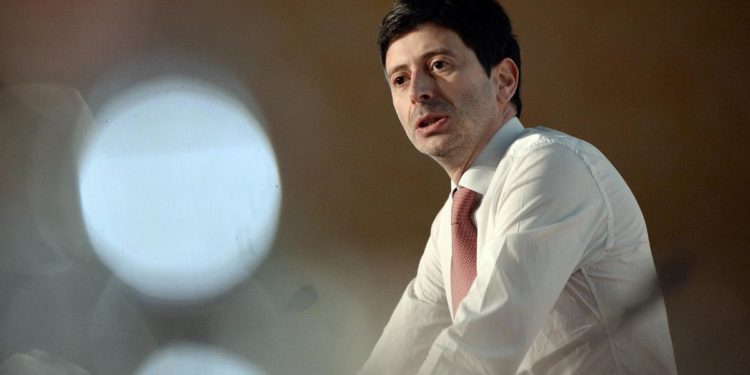 Covid, Speranza: “No a nuove regole, ma cautela”