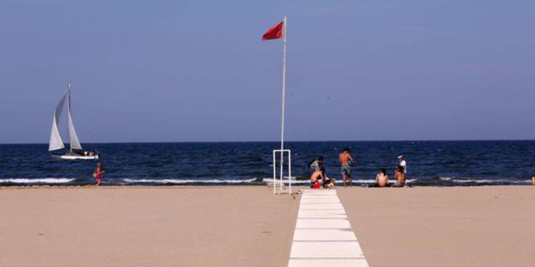 Batteri in mare Emilia Romagna, allarme rientrato