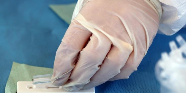 Covid Italia, Rezza: “Alta circolazione virus, in aumento congestione ospedali”