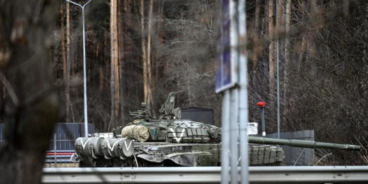 Ucraina, 007 Kiev: “Russia brucia i corpi a Kherson”