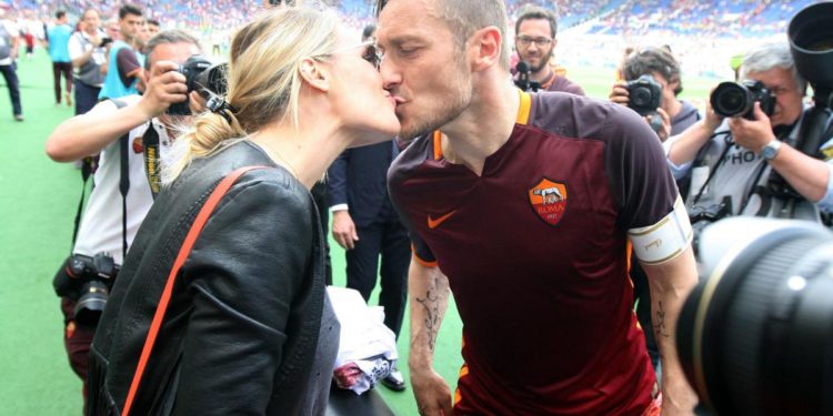 Francesco Totti e Ilary Blasi, Dagospia: “Oggi annunciano la separazione”