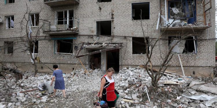 Ucraina, raid nel Donetsk. Zelensky: “Puniremo responsabili”