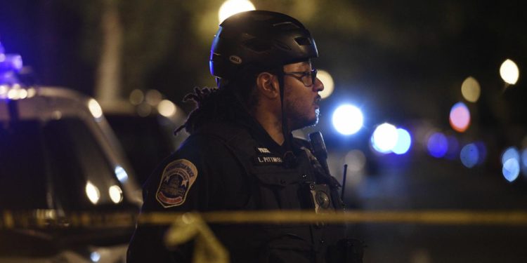 Usa, sparatoria in centro commerciale Indiana: 3 morti