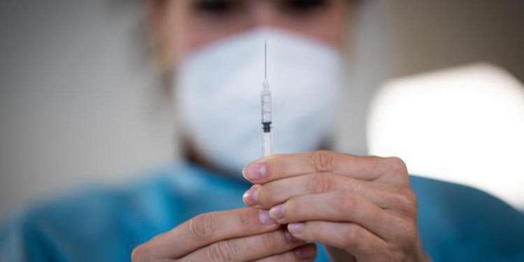 Quarta dose, D’Amato: “Si valuti subito per over 70”