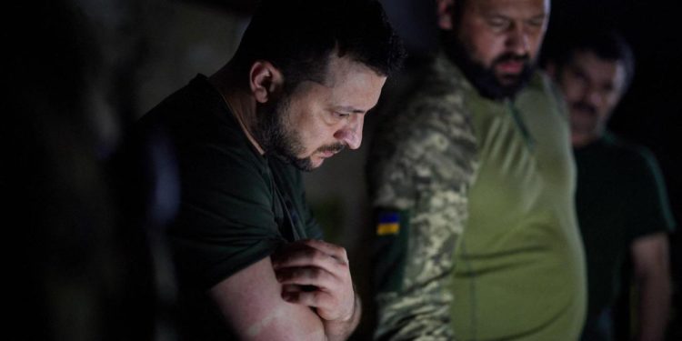 Zelensky: “Contiamo su arrivo potente sistema difesa aerea”