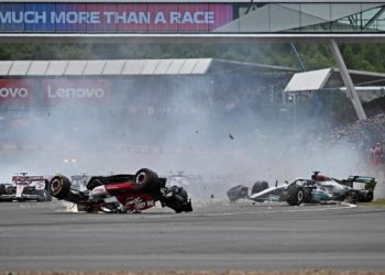 Zhou, incidente a Silverstone: il video dalle tribune
