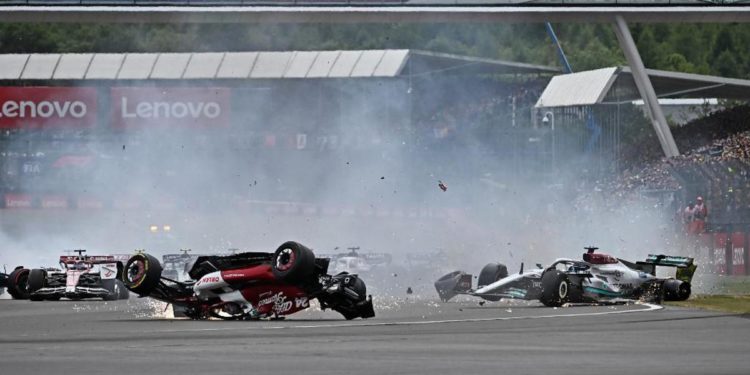 Zhou, incidente a Silverstone: il video dalle tribune