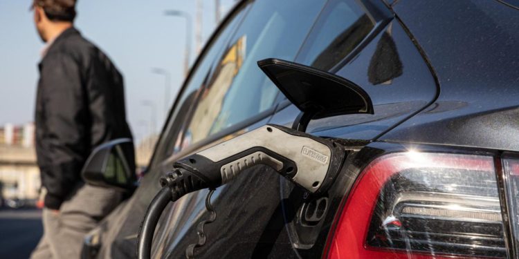 Auto, via libera a incentivi per veicoli non inquinanti