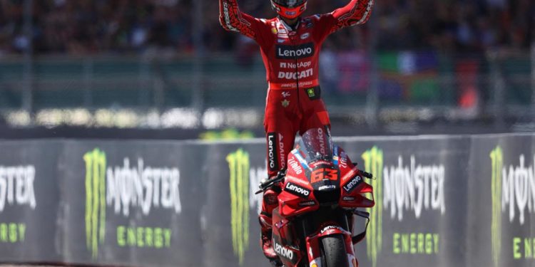 MotoGP, Bagnaia trionfa a Silverstone: Vinales secondo