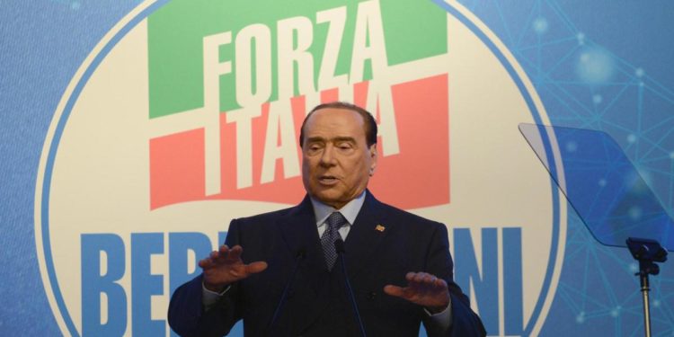 Berlusconi: “Se passa presidenzialismo Mattarella dovrebbe dimettersi”. Letta: “Destra pericolosa”