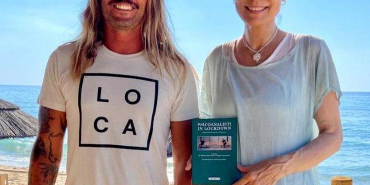 Surf e psicanalisi, a Buggerru in Sardegna incontro sui benefici post pandemia con Castagna e Lucattini
