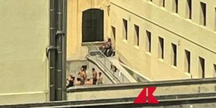 Il dramma del caldo negli istituti, tra sovraffollamento e niente ventilatori