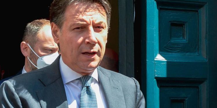 Elezioni 2022, Conte: “Telenovela Letta-Calenda, in bocca al lupo ammucchiata”