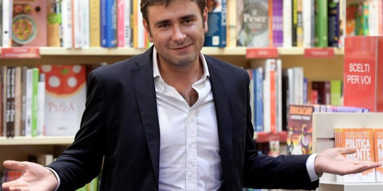 Elezioni 2022, affondo di Di Battista: “Di Maio trasformista senza voti”