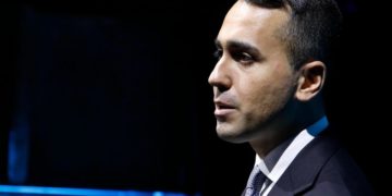Di Maio: “Berlusconi vuole dissolvere democrazia”