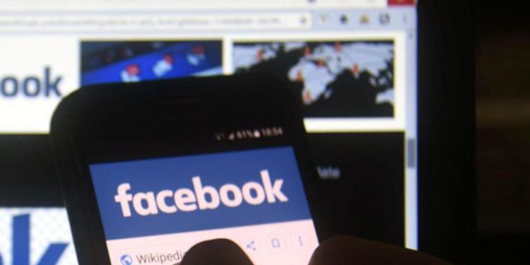 Facebook, utenti segnalano problemi: cosa succede