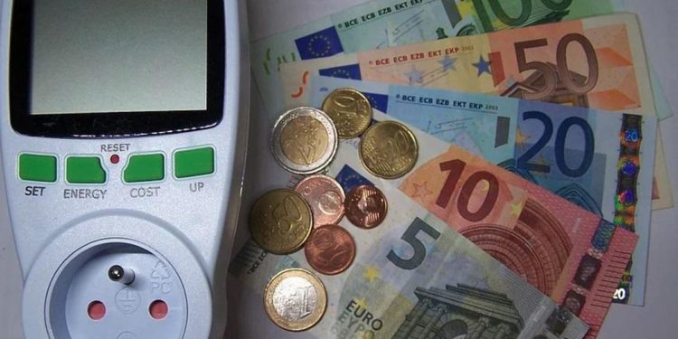 Bollette luce e gas, stop modifiche unilaterali contratti