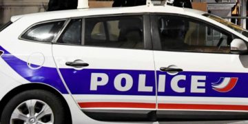 Parigi, uomo armato di coltello all’aeroporto: ucciso dalla polizia
