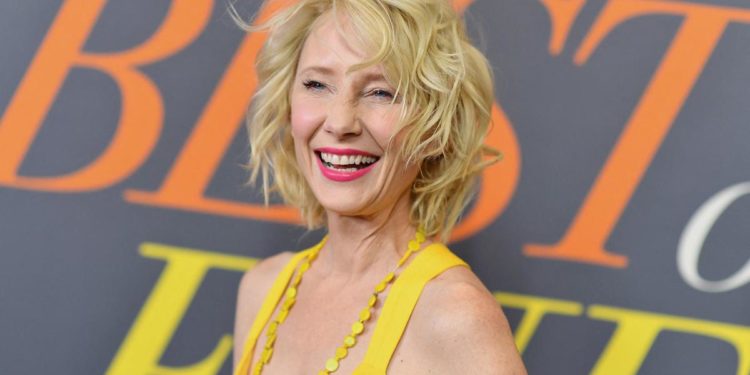 Anne Heche ferita in incidente stradale, è in gravi condizioni