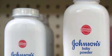 Da J&J stop vendita talco dal 2023: troppe cause per rischio tumori