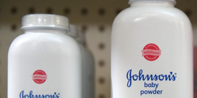 Da J&J stop vendita talco dal 2023: troppe cause per rischio tumori