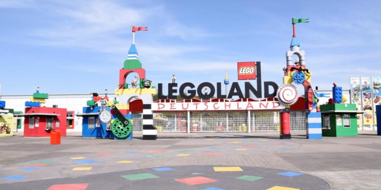 Germania, schianto tra treni montagne russe a Legoland: 34 feriti
