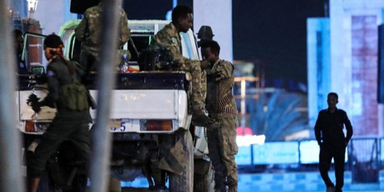 Somalia, attacco al-Shabab contro hotel a Mogadiscio: 8 morti