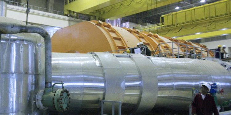 Iran, Teheran annuncia: “In grado di costruire bomba atomica”