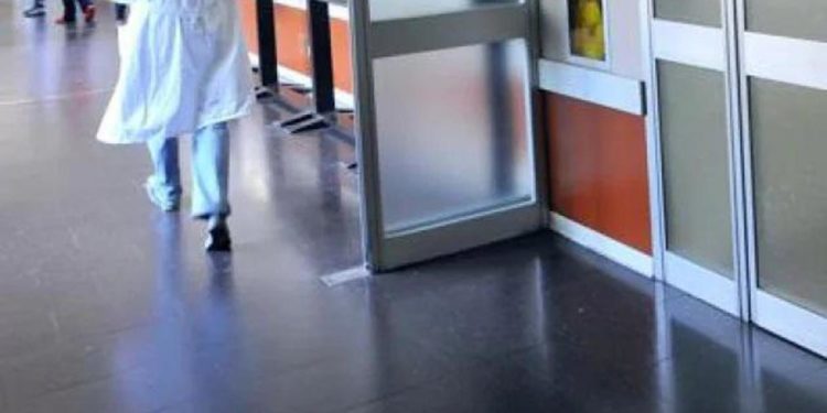 Covid oggi Italia, ricoveri ancora in calo: -13,7% in 7 giorni