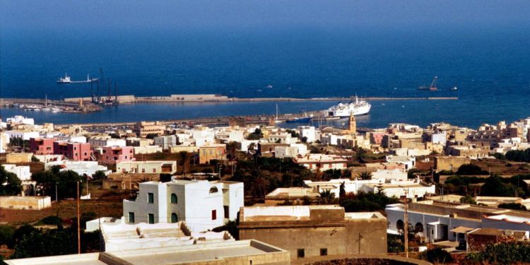 Incendio Pantelleria, gelataio offre 5mila euro a chi consegna i piromani