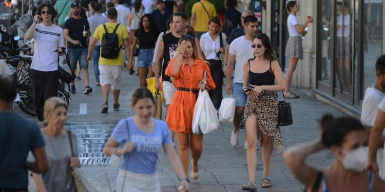Covid oggi Italia, 64.861 contagi e 190 morti: bollettino 2 agosto