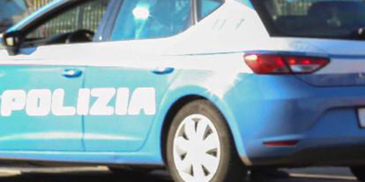 Violenza sessuale su aspiranti modelle, arrestato fotografo a L’Aquila