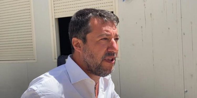 Migranti, blitz di Salvini a Lampedusa