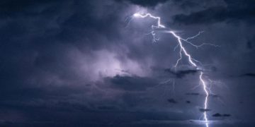 Agricoltore colpito da fulmine mentre controlla gregge, muore a 41 anni