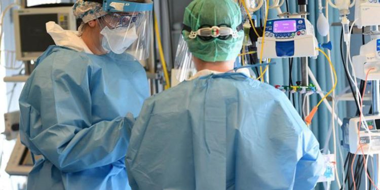 Covid Italia, Cartabellotta: 1.165 morti in 7 giorni, effetto Omicron 5