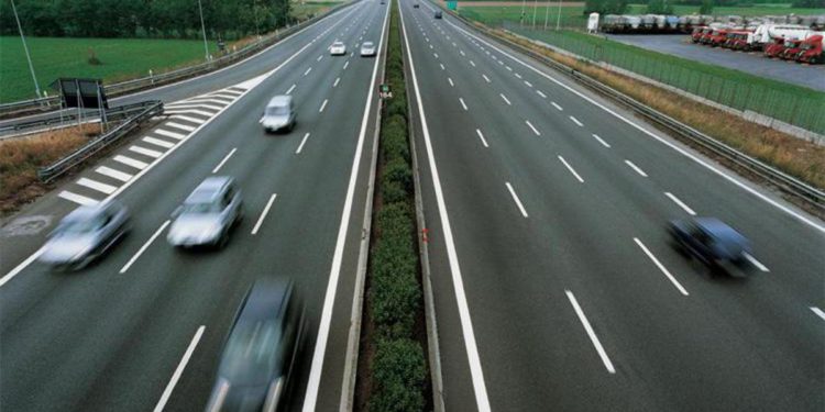 Lancio di sassi sulla A1 tra Lodi e Casalpusterlengo: tre feriti