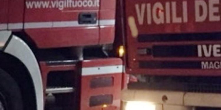 Crotone, esplosione e incendio in rimorchiatore: 3 morti