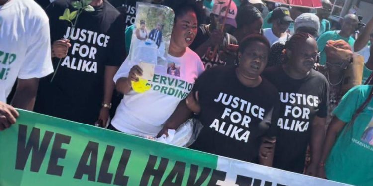 Civitanova Marche, in 300 al corteo per Alika Ogochukwu