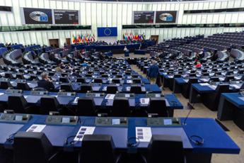 Israele, Ue annuncia ‘revisione’ programma aiuti a palestinesi