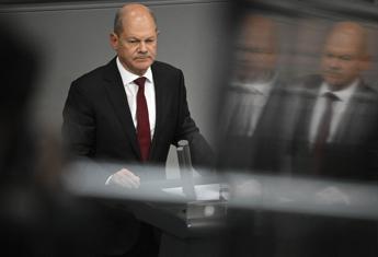 Migranti, Scholz: “Non lasceremo l’Italia da sola”