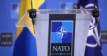 Ucraina, Nato: “Sostegno a lungo”. Russia cambia strategia