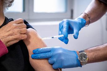 Vaccini, Sir: proteggere pazienti reumatologici contro influenza, Covid, Hpv e Zoster